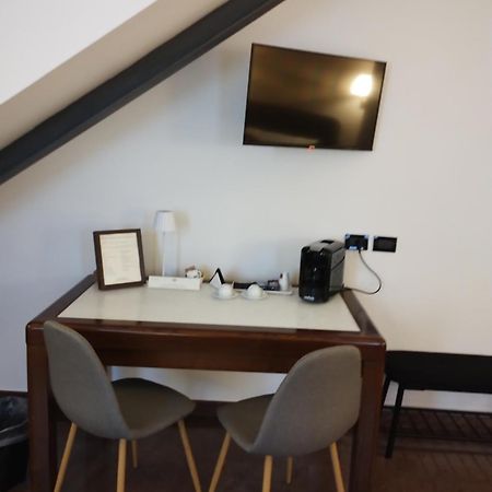 Palazzo Cusani Charming Rooms 베르첼리 외부 사진