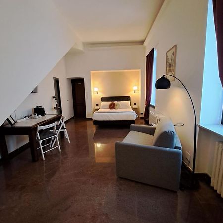 Palazzo Cusani Charming Rooms 베르첼리 외부 사진