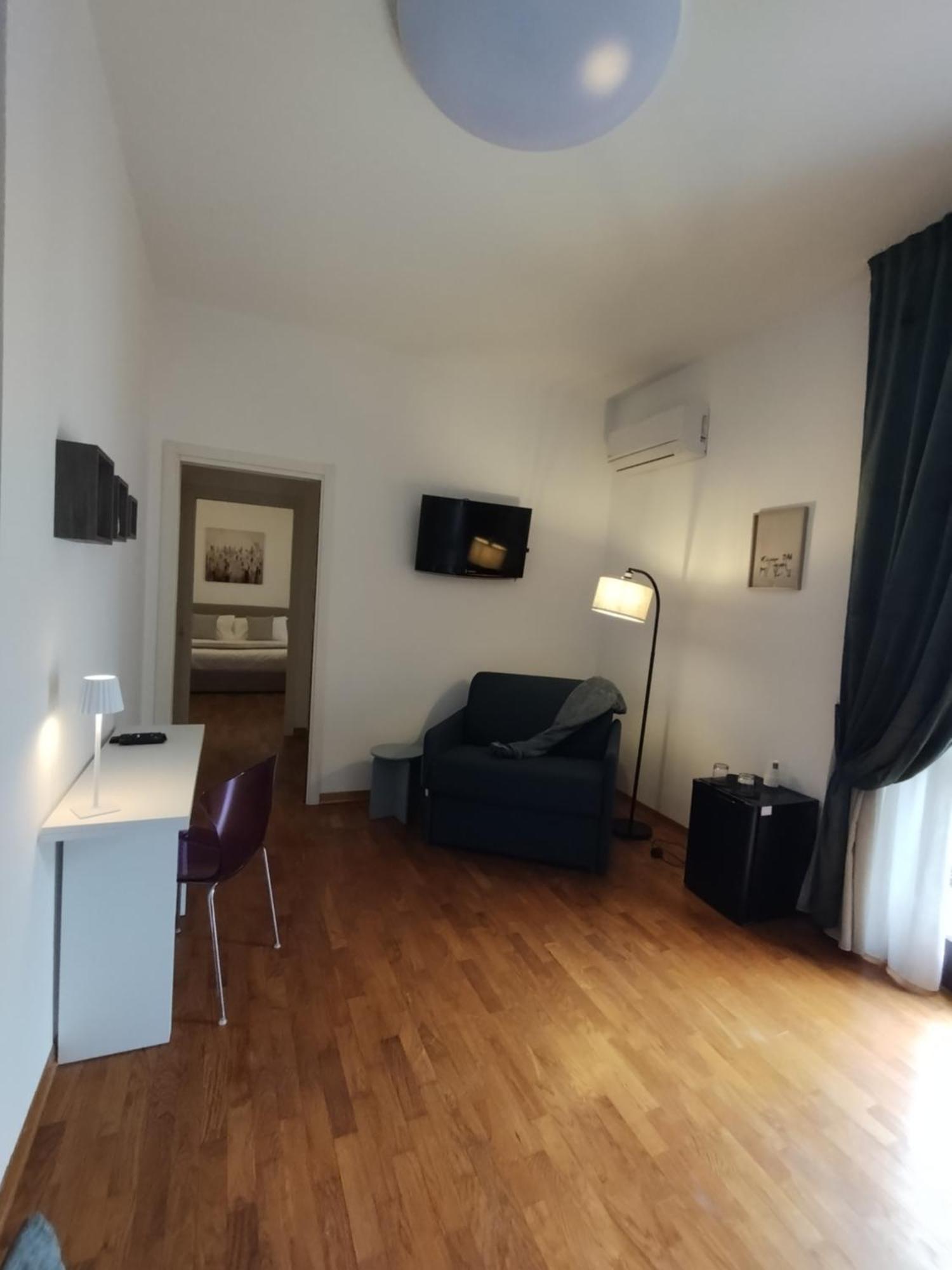 Palazzo Cusani Charming Rooms 베르첼리 외부 사진