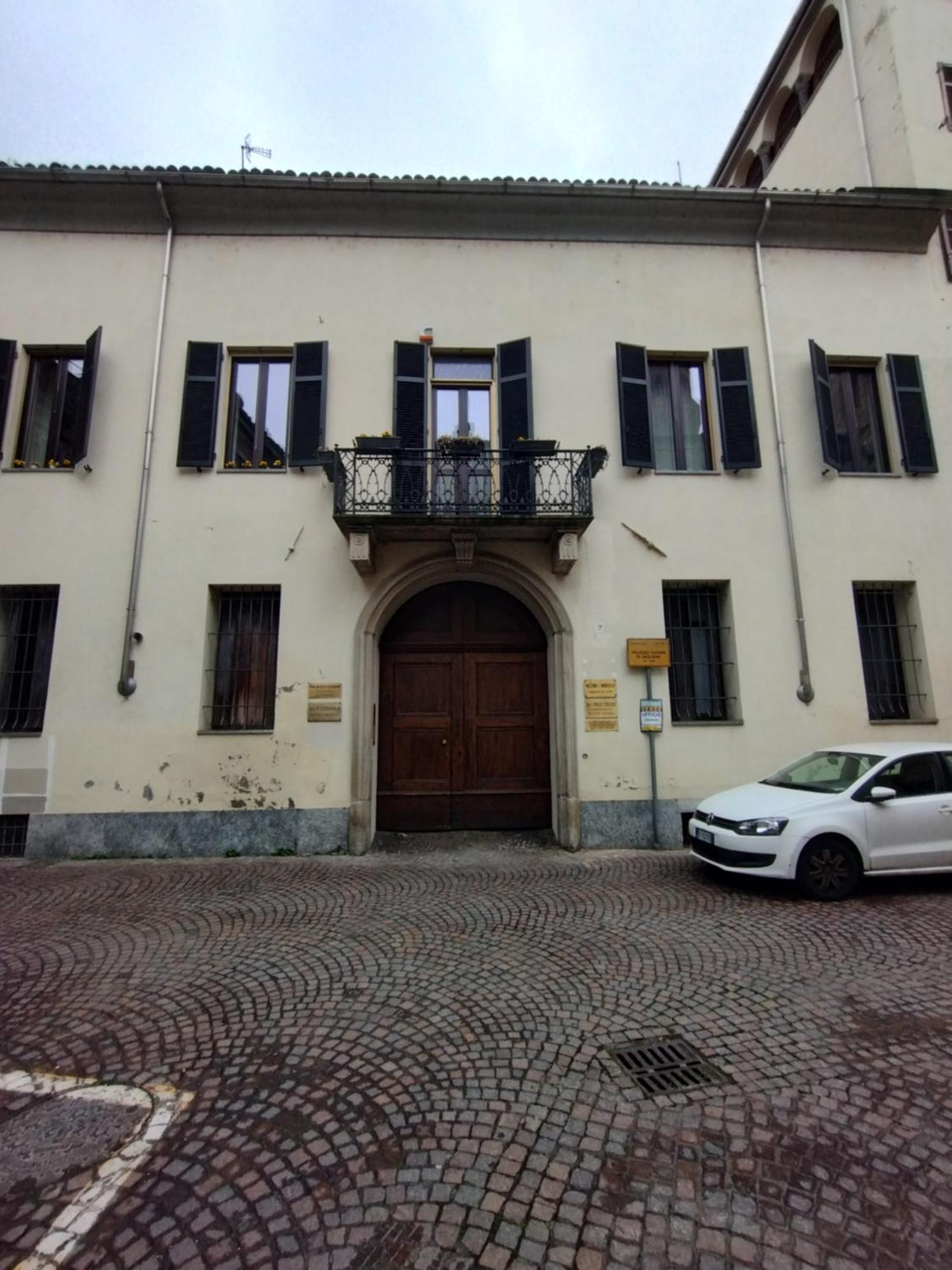 Palazzo Cusani Charming Rooms 베르첼리 외부 사진