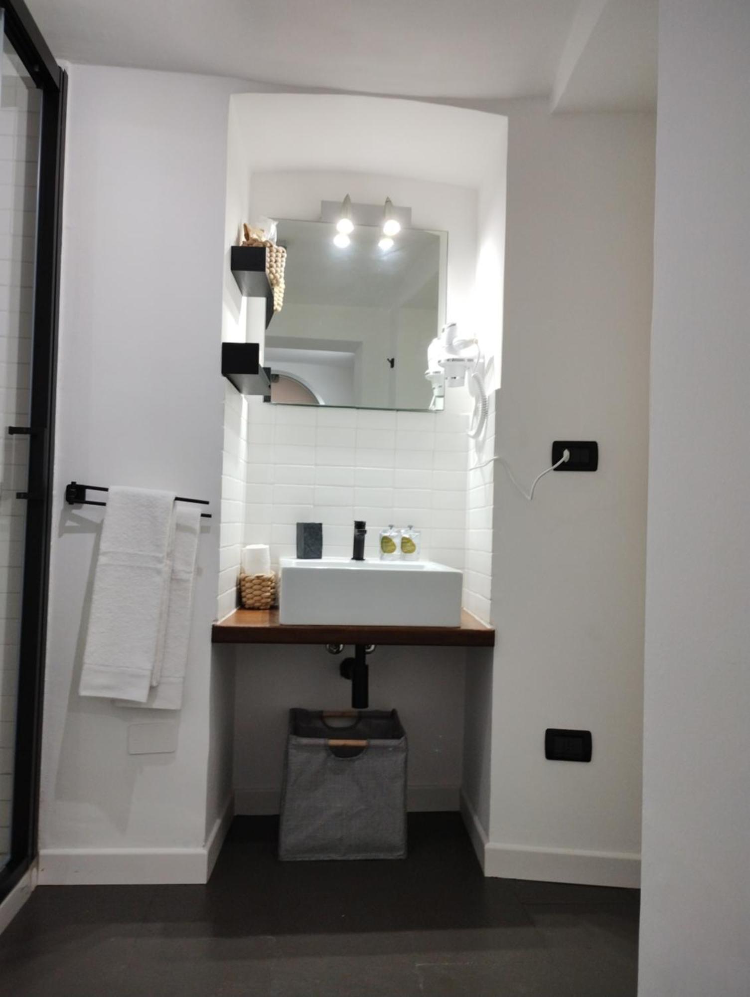 Palazzo Cusani Charming Rooms 베르첼리 외부 사진