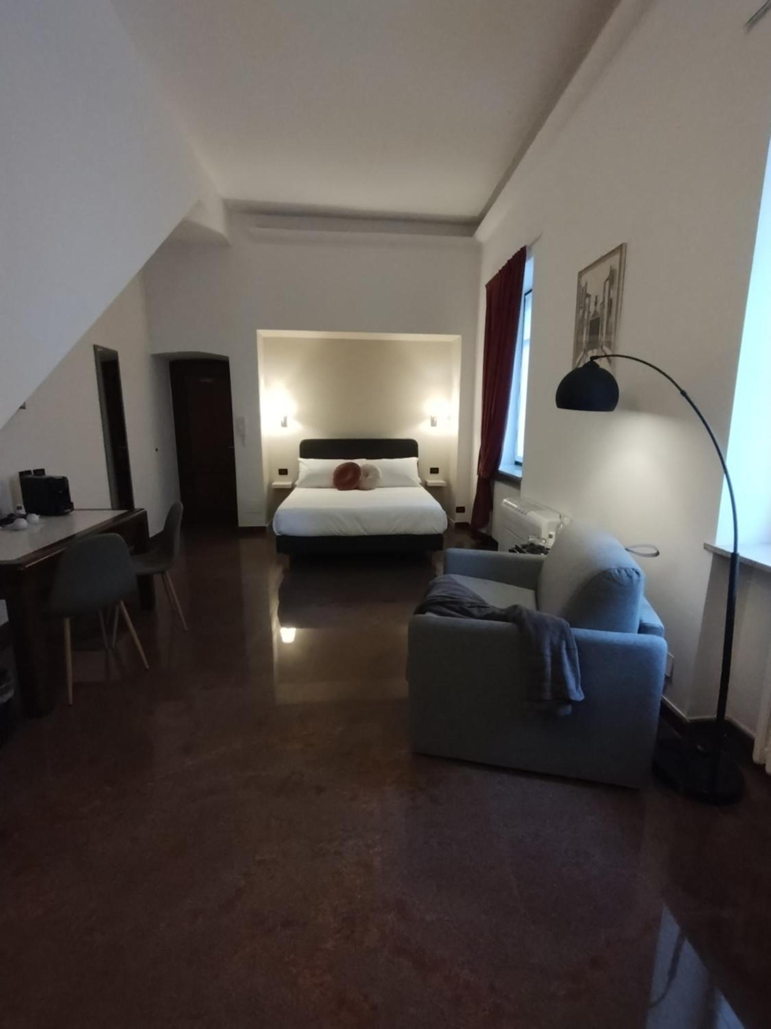 Palazzo Cusani Charming Rooms 베르첼리 외부 사진