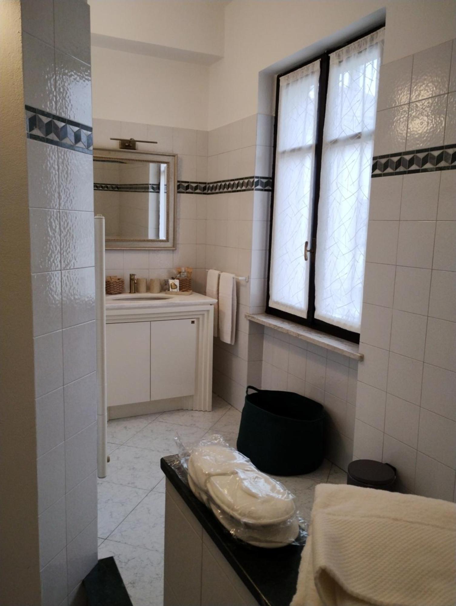 Palazzo Cusani Charming Rooms 베르첼리 외부 사진
