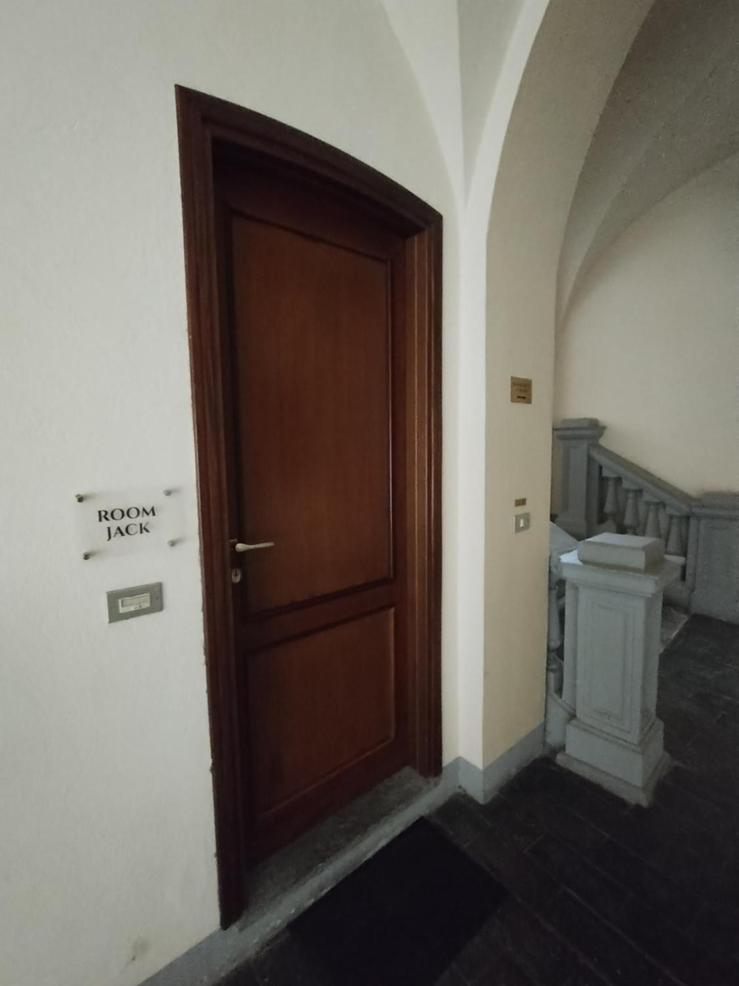Palazzo Cusani Charming Rooms 베르첼리 외부 사진