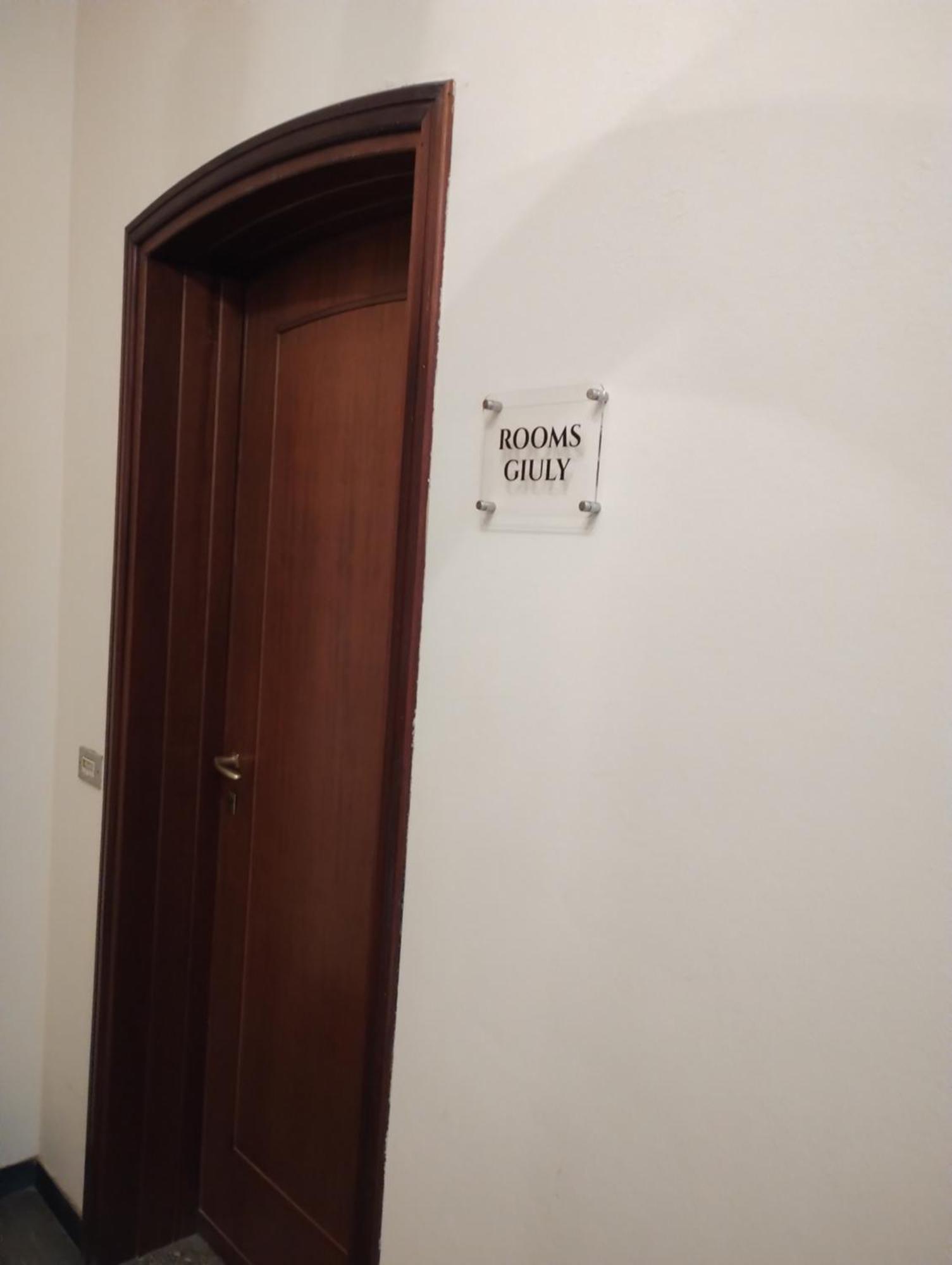 Palazzo Cusani Charming Rooms 베르첼리 외부 사진