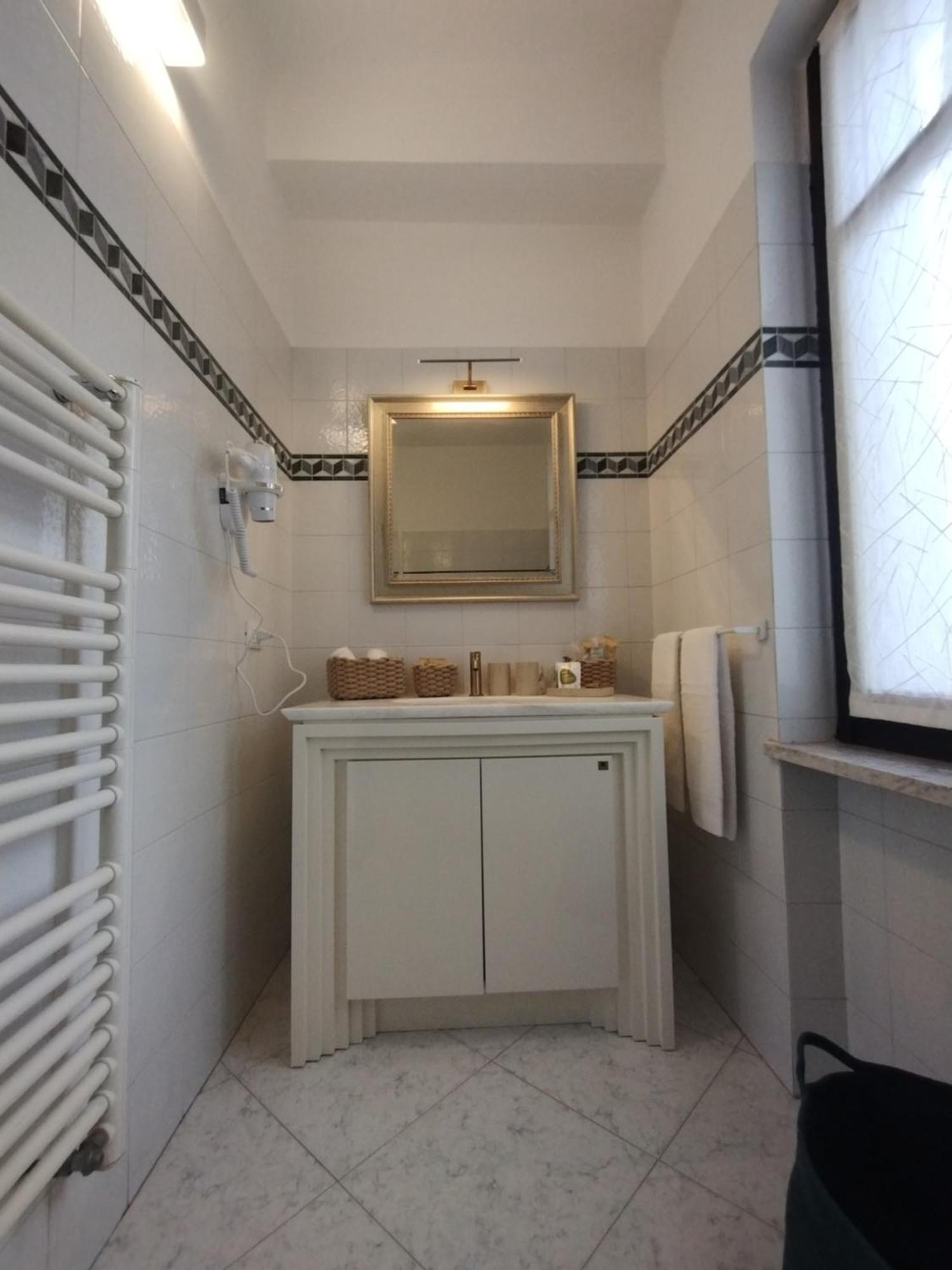 Palazzo Cusani Charming Rooms 베르첼리 외부 사진