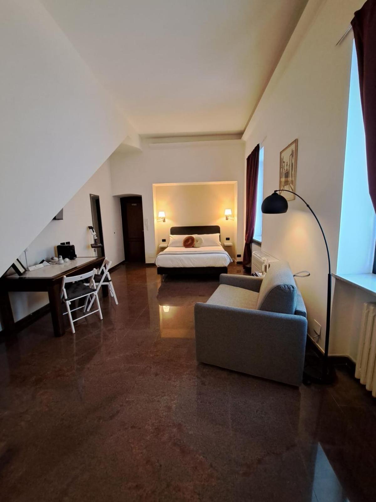 Palazzo Cusani Charming Rooms 베르첼리 외부 사진