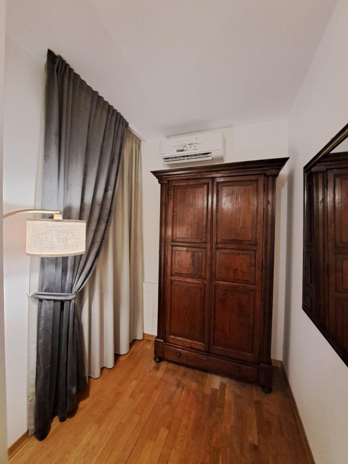 Palazzo Cusani Charming Rooms 베르첼리 외부 사진