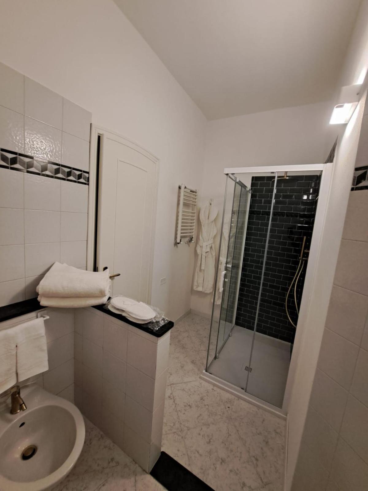 Palazzo Cusani Charming Rooms 베르첼리 외부 사진