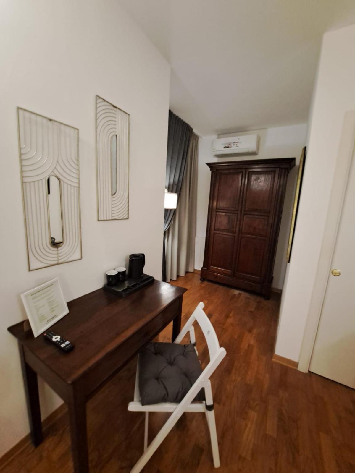 Palazzo Cusani Charming Rooms 베르첼리 외부 사진