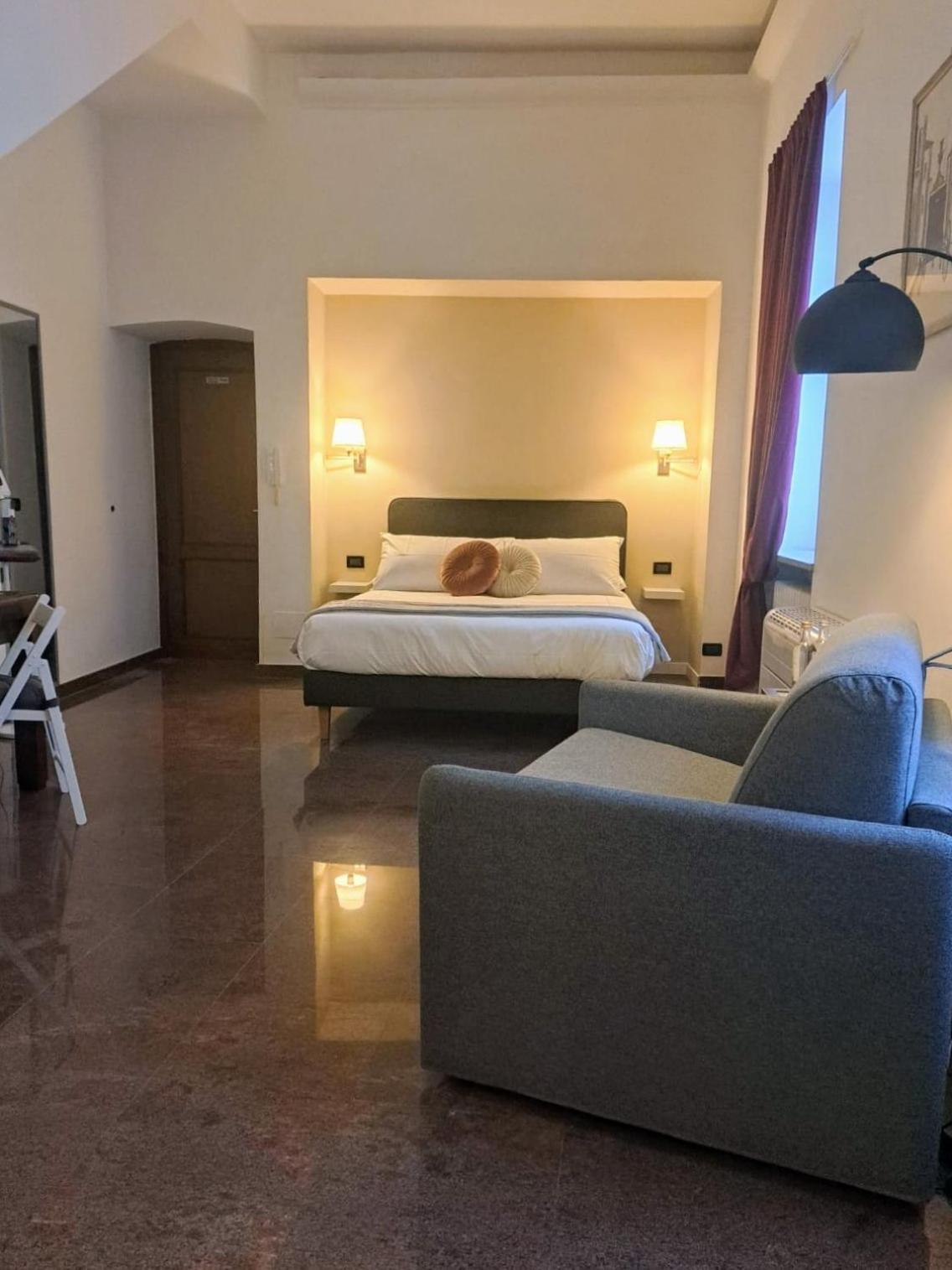 Palazzo Cusani Charming Rooms 베르첼리 외부 사진